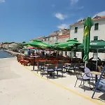 Antonio, On The Seafront With Garden * Kaštela