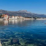 Apartamento Antonio, On The Seafront With Garden Kaštela