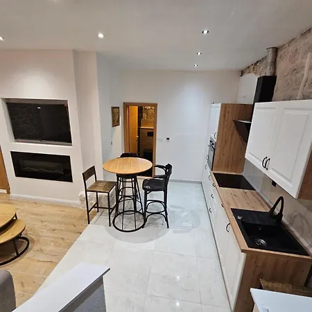 Antonio, On The Seafront With Garden Apartment *