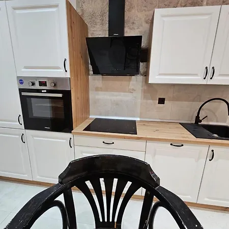 Apartment Antonio, On The Seafront With Garden *
