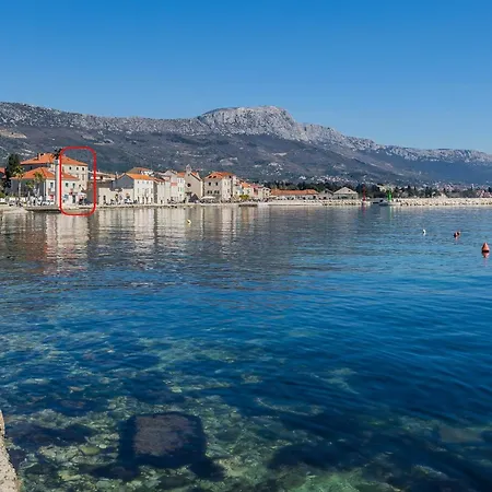Apartment Antonio, On The Seafront With Garden Kastela