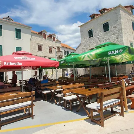 Antonio, On The Seafront With Garden شقة