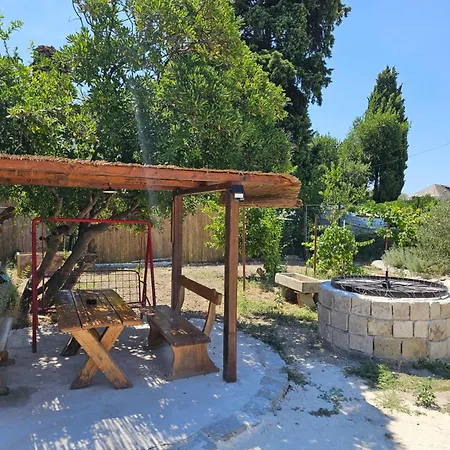Antonio, On The Seafront With Garden Kaštela